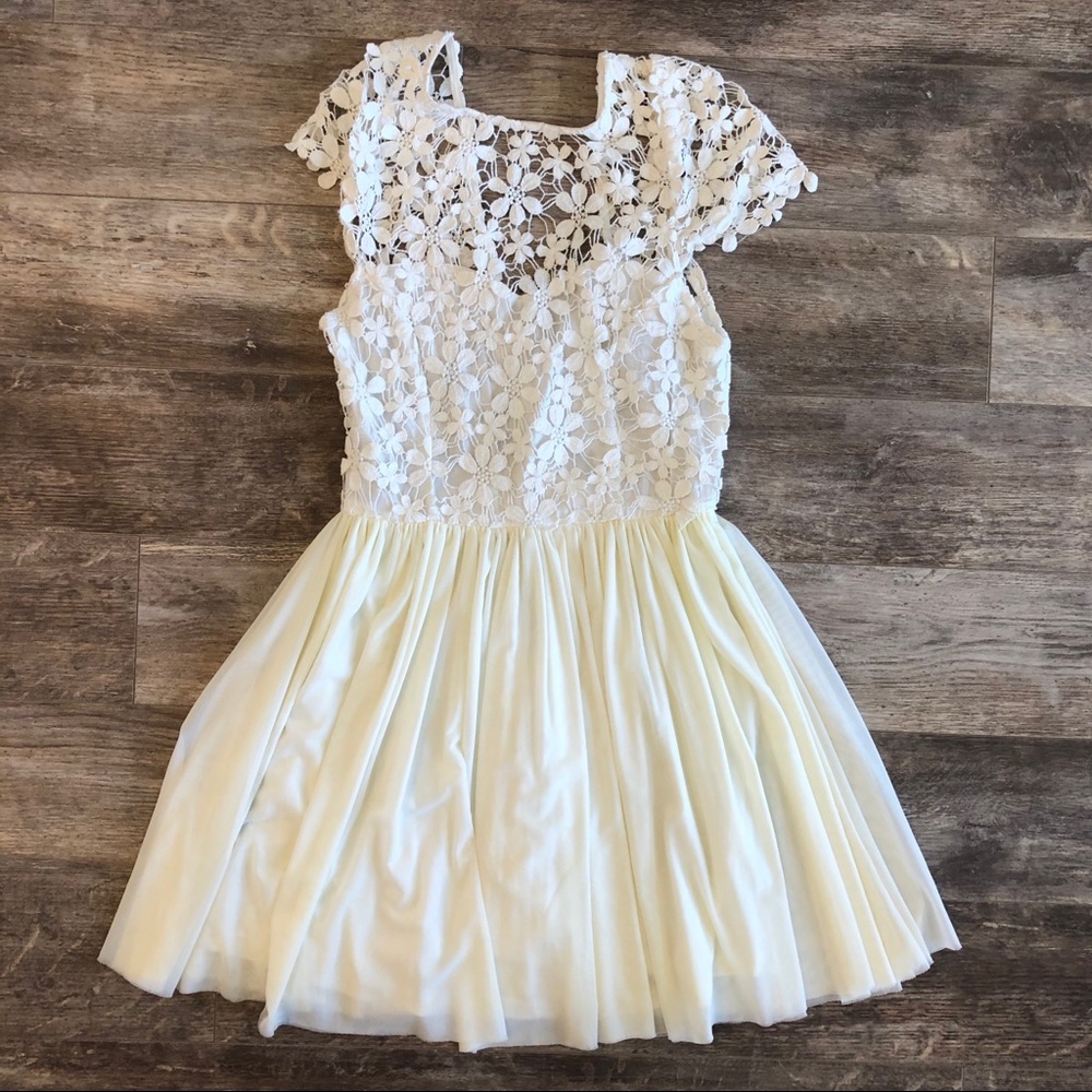 Xenia Boutique White Lace Dress